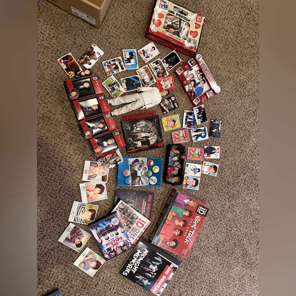 1D Collectible Memorabilia Set - Red, Black, White